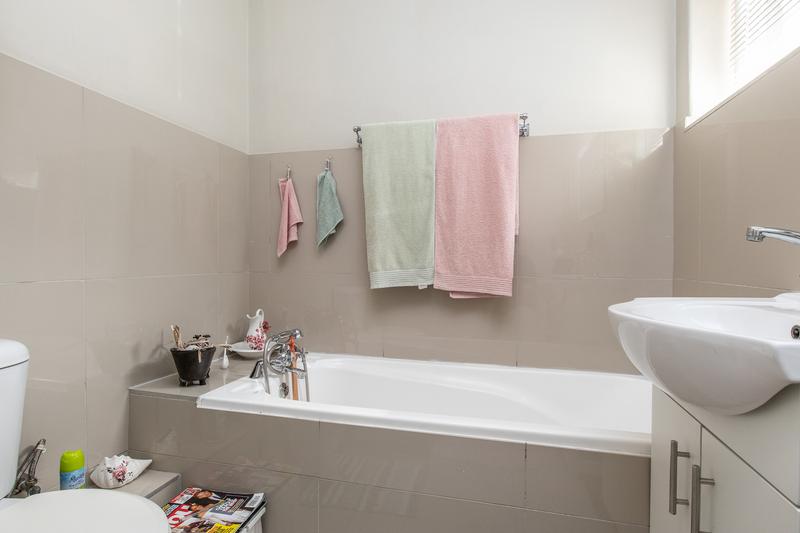 To Let 3 Bedroom Property for Rent in Meadowridge Western Cape